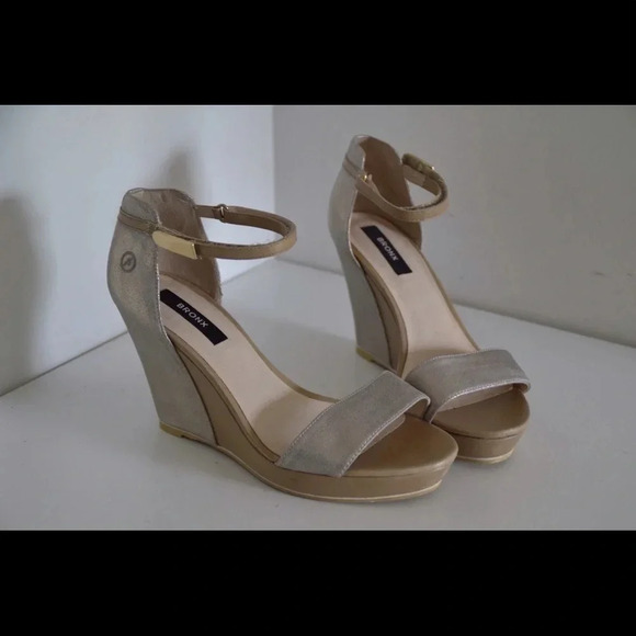 Beautiful Bronx wedges 'Shir lock' - Picture 2 of 8